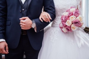 Không đủ tiền mừng cưới: cảm giác tiến thoái lưỡng nan ở ngã tư đường